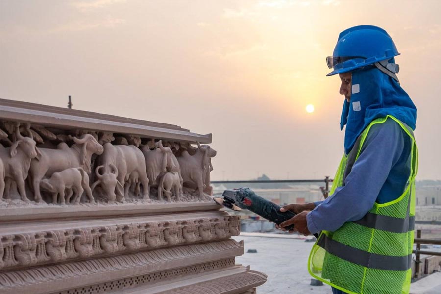 যাঁরা খাওয়াদাওয়া করতে ভালবাসেন, তাঁদের জন্য হিন্দু মন্দির চত্বরে রয়েছে একটি ফুড কোর্টও। রয়েছে বাগান এবং শিশুদের জন্য আলাদা খেলার জায়গা।