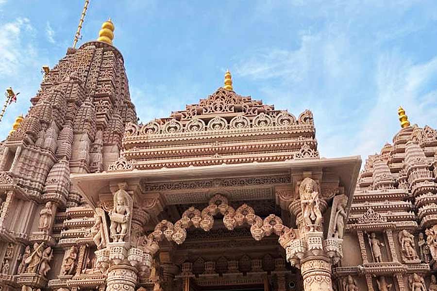 আবু ধাবির হিন্দু মন্দিরটি এমন ভাবে নির্মাণ করা হয়েছে যে, ভূমিকম্প হলে রিখটার স্কেলে কম্পনের মাত্রা সাতের ঘরে পৌঁছে গেলেও মন্দিরের কোনও ক্ষয়ক্ষতি হবে না। 