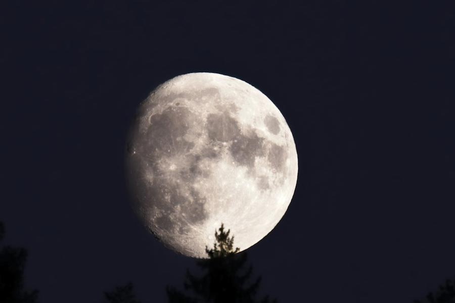 Because of thrust faults and shrinking moonquake happens in lunar south pole dgtl