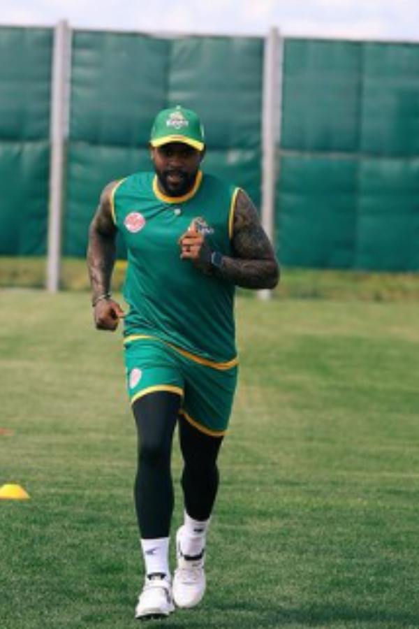 ফোন এবং আরও ব্যক্তিগত জিনিসপত্র কেড়ে নেওয়া হয়। একটি ব্যাগও ছিল তার মধ্যে।