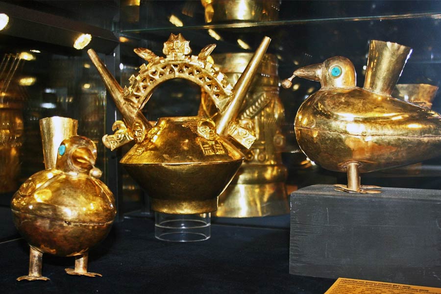 গয়না থেকে মন্দির, সাজানোর জিনিস থেকে শুরু করে প্রাসাদ— সব কিছুই সোনা, রুপো, হিরে, পান্না দিয়ে তৈরি। পঞ্চদশ শতাব্দীর আগে থেকেই সারা বিশ্বে ধনরত্নের ভান্ডার হিসাবে নজির গড়েছিল ইনকা সভ্যতা। কিন্তু যুদ্ধ, বহিরাগতদের আক্রমণ, ধনরত্ন লুটের পর এই সভ্যতা ধ্বংস হয়।