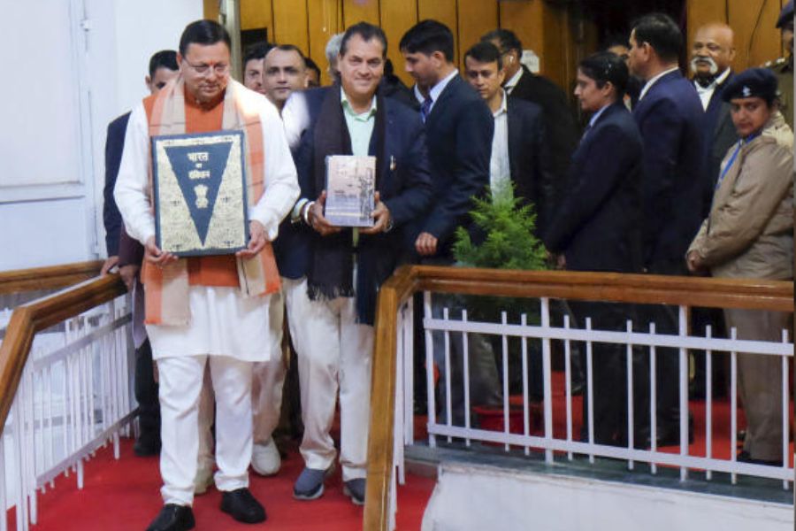 সুপ্রিম কোর্টের অবসরপ্রাপ্ত বিচারপতি রঞ্জনাপ্রকাশ দেশাইয়ের নেতৃত্বে একটি কমিটি গঠন করেছিলেন উত্তরাখণ্ডের মুখ্যমন্ত্রী ধামি। 