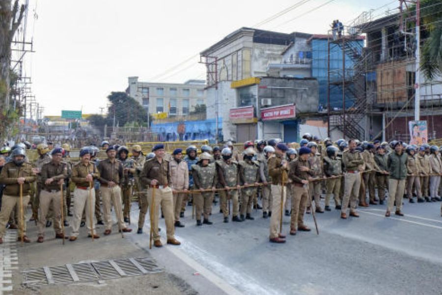 সময় মতো প্রয়োজনে তা দেখাতে ব্যর্থ হলে যুগলের ২৫ হাজার টাকার জরিমানা এবং তিন মাসের জেল হতে পারে। ‘লিভ-ইন’ সম্পর্কে থাকা যুগলের যদি সন্তান হয়, তবে শিশুরা আইনি স্বীকৃতি পাবে।