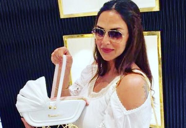 শোনা যাচ্ছে, দুই মেয়েকে নিয়ে মায়ের বাড়িতে থাকেন অভিনেত্রী।