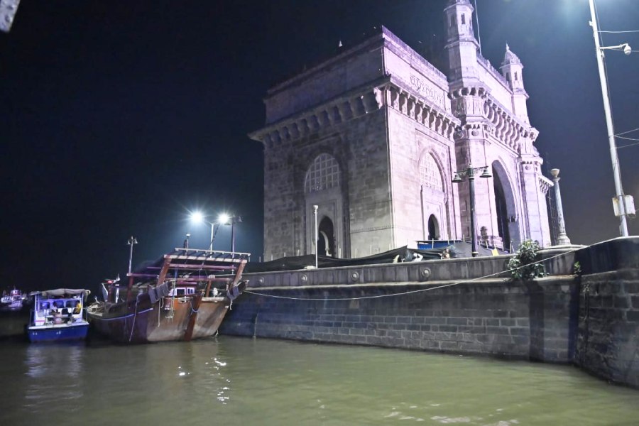 মুম্বই পুলিশ আটকে রেখেছে কুয়েতের নৌকা।