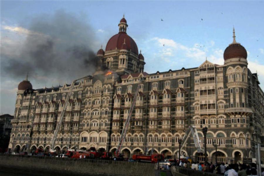 মঙ্গলবার রাতে আটক হওয়া নৌকায় ছিলেন মোট তিন জন। আরোহীরা প্রত্যেকেই তামিলনাড়ুর কন্যাকুমারী জেলার বাসিন্দা। কিন্তু তাঁরা মুম্বই পৌঁছলেন কী করে?