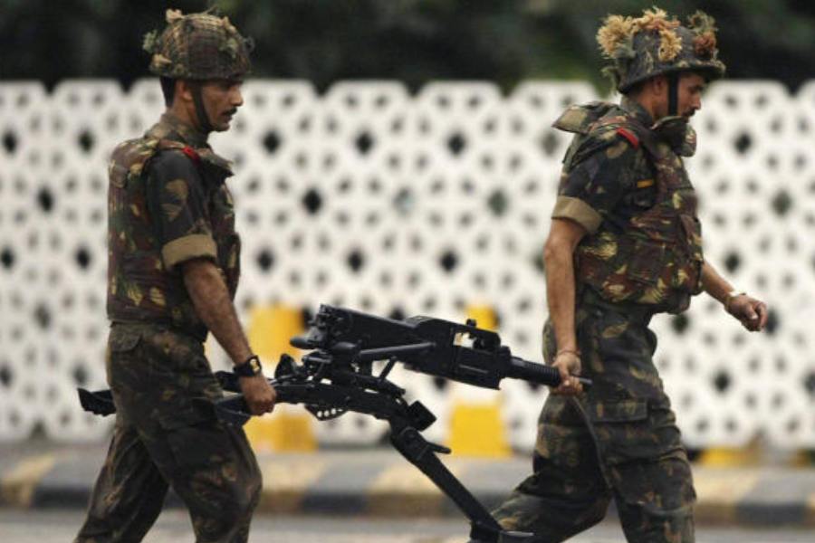 কর্মীরা যাতে পালিয়ে যেতে না পারেন সে জন্য সংস্থাটি সকলের পাসপোর্ট কেড়ে নিয়েছিল। ছিল না টাকাপয়সাও। 