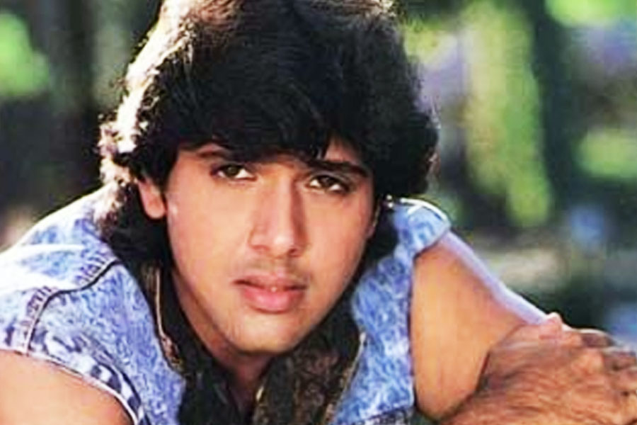 ঋষি নন, ‘চাঁদনি’ ছবিতে অভিনয়ের জন্য প্রথমে গোবিন্দকে প্রস্তাব দেওয়া হয় বলে বলিপাড়া সূত্রে খবর। কিন্তু হুইলচেয়ারে বসে অভিনয় করতে হবে জানার পর তিনি এই প্রস্তাব খারিজ করে দেন।