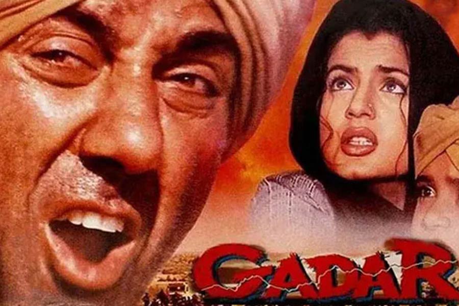 ২০০১ সালে অনিল শর্মার পরিচালনায় প্রেক্ষাগৃহে মুক্তি পায় সানি দেওল এবং অমিশা পটেল অভিনীত ‘গদর: এক প্রেম কথা’। এক পুরনো সাক্ষাৎকারে গোবিন্দ জানিয়েছিলেন, এই ছবিতে অভিনয়ের জন্য প্রথমে তাঁকে প্রস্তাব দেওয়া হয়েছিল।