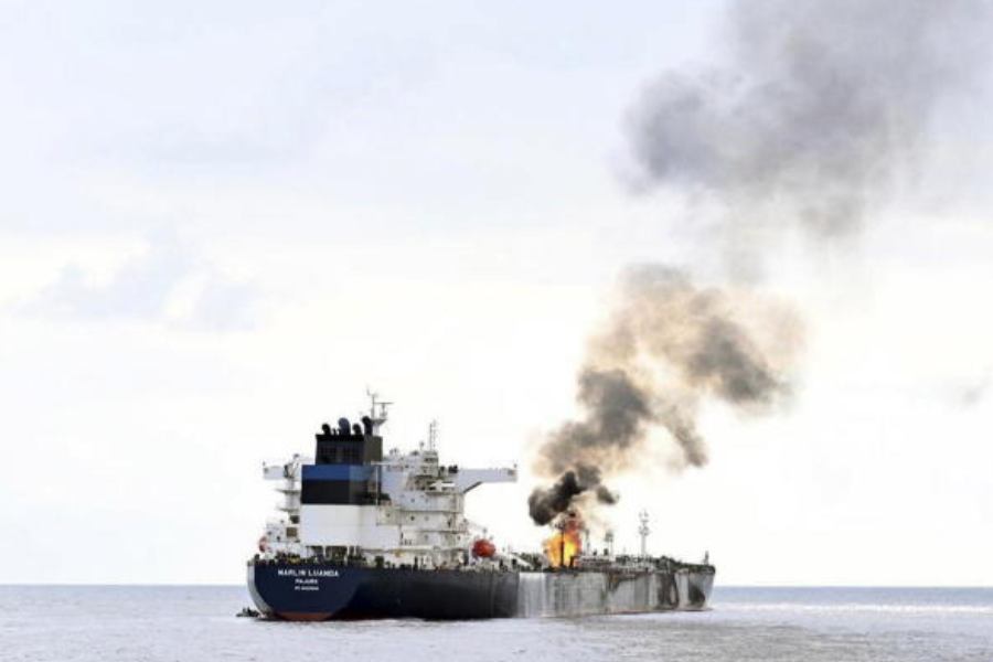 যুদ্ধবিধ্বস্ত ইয়েমেনের বেশির ভাগ এলাকা হুথির নিয়ন্ত্রণে। ইজ়রায়েল-হামাস সংঘর্ষের মধ্যে প্যালেস্টাইনের পাশে থাকার বার্তা দিয়ে লোহিত সাগরে গত বেশ কিছু দিন ধরেই বাণিজ্যিক জাহাজগুলিতে হুথিরা হামলা চালাচ্ছে বলে অভিযোগ উঠেছে।