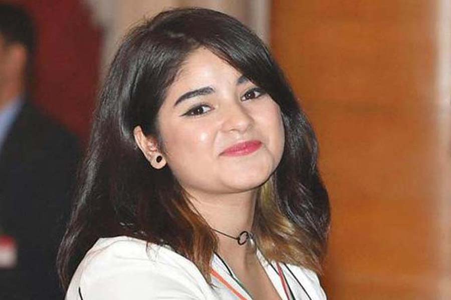 ১৫ কোটি টাকা বাজেটে তৈরি ‘সিক্রেট সুপারস্টার’ ছবিটি ভারতে ৮১ কোটি টাকা এবং বিশ্বজোড়া বক্স অফিস থেকে ৯১২ কোটি টাকা উপার্জন করে।