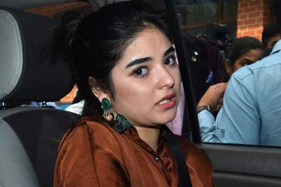 বর্তমানে আলোর রোশনাই থেকে শতহস্ত দূরে রয়েছেন জ়াইরা। ইনস্টাগ্রামে সক্রিয় থাকেন তিনি। কিন্তু ইনস্টাগ্রামের পাতায় নিজের কোনও ছবি পোস্ট করেন না জ়াইরা। ইনস্টাগ্রামে ন’লক্ষের বেশি অনুরাগী রয়েছে তাঁর।