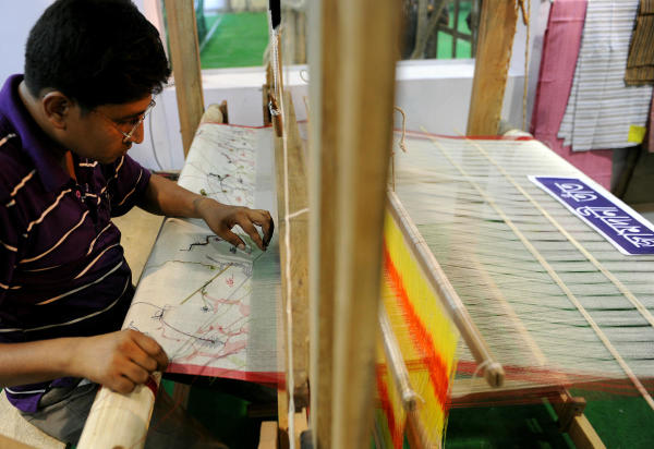 এ ছাড়া বাগদা চিংড়ি, বগুড়ার দই, নবাবগঞ্জের ল্যাংড়া ও আশ্বিনা আমও রয়েছে। বাংলাদেশে প্রথমবারের মতো জিআই পণ্য হিসেবে ২০১৬-এ স্বীকৃতি পায় জামদানি।