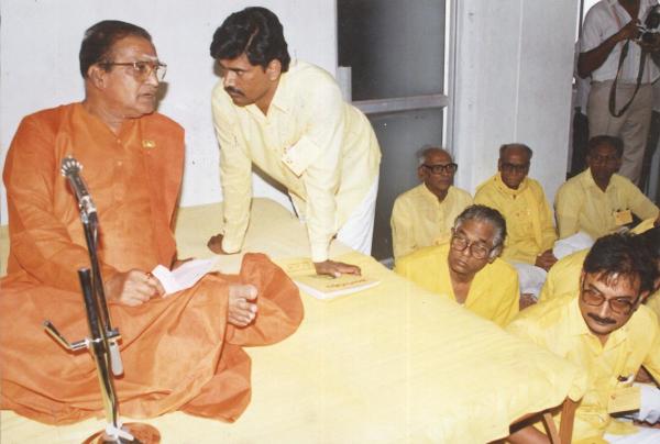 চন্দ্রবাবুর শ্বশুর এনটিআরের হাত ধরেই বিজেপি একদা দক্ষিণের এই রাজ্যে পা রেখেছিল। এক দশকে মোদীর শাসনে এবং হালফিলে রামমন্দির-আবেগে সেখানে হিন্দুত্বের হাওয়া কিছুটা হলেও বেড়েছে বলে তাঁদের ‘অঙ্ক’।