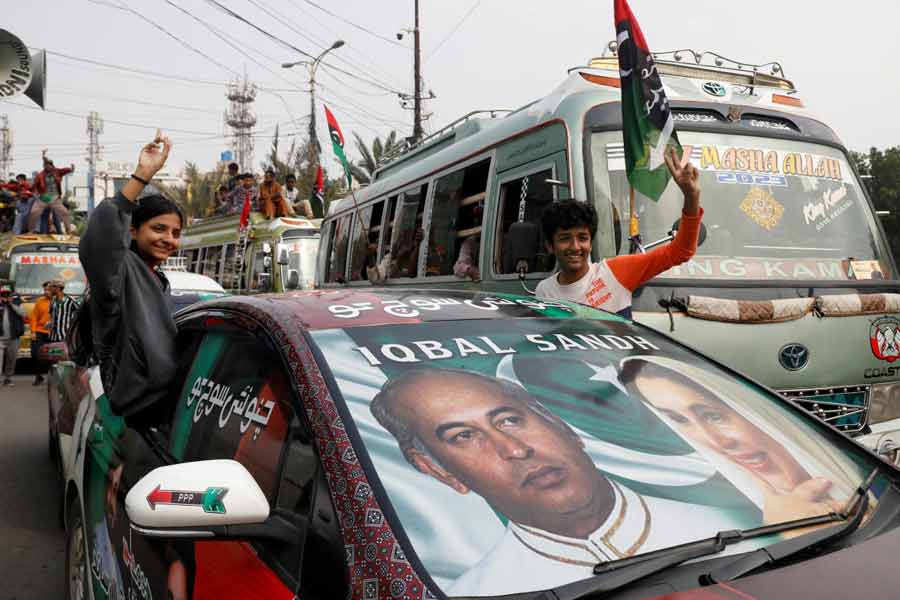 আইনসভায় কোন রাজনৈতিক দলের ক্ষমতা কতটা, তার ভিত্তিতে ঠিক করা হয় সংরক্ষিত আসনগুলিতে কারা নির্বাচিত হবেন। কোন দলের কত জন প্রার্থী সংরক্ষিত আসনে বসতে পারবেন, তা রাজনৈতিক দলগুলির প্রাপ্ত আসনের অনুপাতের মাধ্যমে ঠিক হয়। 