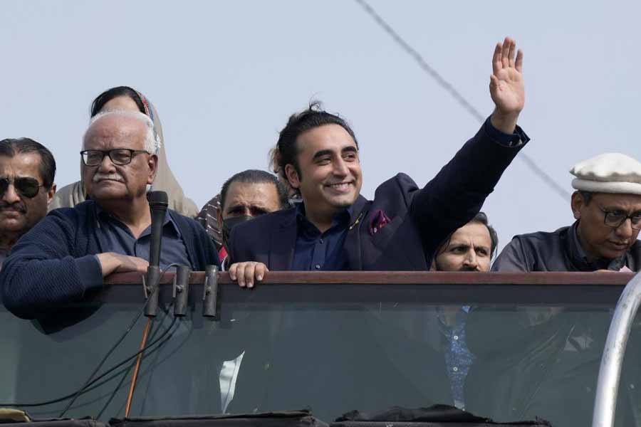 নওয়াজের দলের সমর্থনে রয়েছে আর এক দল পিপিপি। এই দলটিকে নেতৃত্ব দেন দেশের প্রাক্তন প্রধানমন্ত্রী বেনজির ভুট্টোর পুত্র বিলাবল ভুট্টো। দক্ষিণ পাকিস্তানে পিপিপি যথেষ্ট শক্তিশালী। 