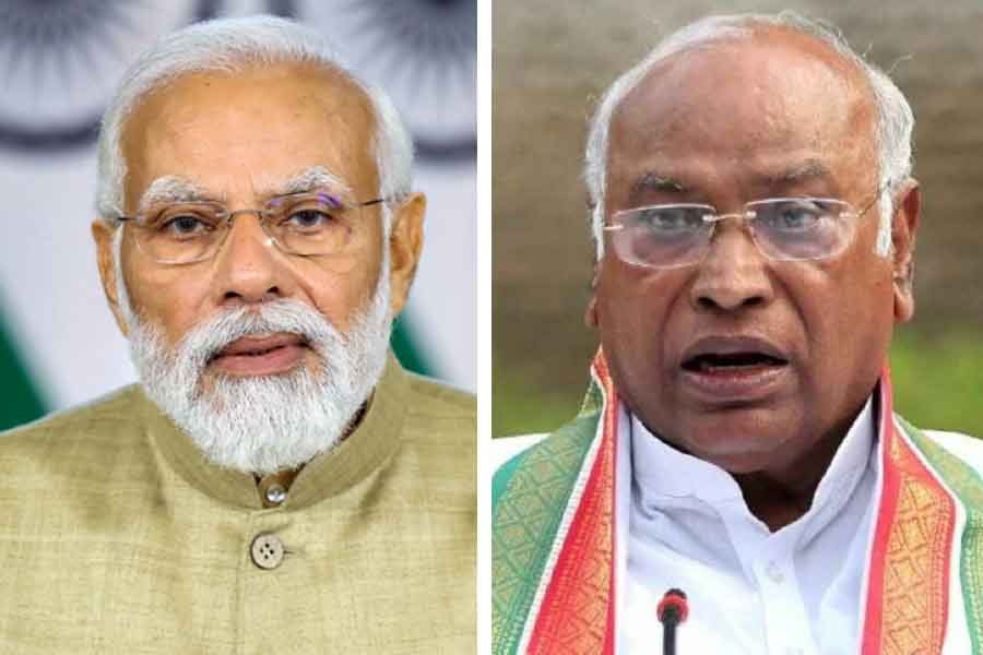 PM Narendra Modi and Mallikarjun Kharge.