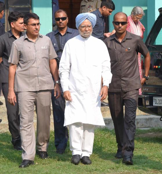 মনমোহনের সেই সিদ্ধান্ত এক জন সাংসদের কর্তব্য সম্পর্কে সচেতন থাকার প্রকৃষ্ট উদাহরণ বলেও মন্তব্য করেছেন মোদী।