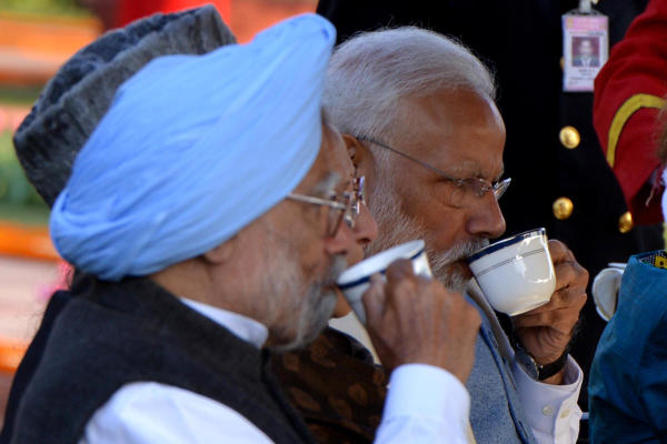 মনমোহন সম্পর্কে দু’চার কথা বলার পর বিজেপি সরকারের নেতৃত্বে গত ১০ বছরে দেশ যে উন্নতির পথে এগিয়েছে, দেশ যে নতুন নতুন সমৃদ্ধির শিখরে পৌঁছেছে, সেই উদাহরণও দেন প্রধানমন্ত্রী।