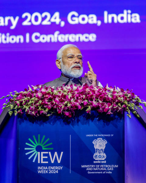 প্রসঙ্গত, সংসদের বাজেট অধিবেশনের মেয়াদ এক দিন বাড়িয়েছে মোদী সরকার। পূর্বঘোষিত সূচি অনুযায়ী ৯ ফেব্রুয়ারি অধিবেশনের সমাপ্তি হওয়ার কথা ছিল। কিন্তু মঙ্গলবার সংসদ বিষয়ক মন্ত্রক জানায়, মোদী সরকারের দ্বিতীয় মেয়াদের শেষ অধিবেশনের সমাপ্তি হবে ১০ ফেব্রুয়ারি অর্থাৎ শনিবার।