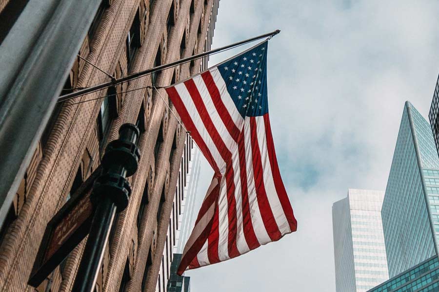দীর্ঘ দিন আমেরিকায় থাকার পর ভারতীয়দের অনেকেই সেখানকার নাগরিকত্ব পেয়ে যান। তার পর প্রথম বিশ্বের দেশটিতে বিলাসবহুল জীবন কাটান। 
