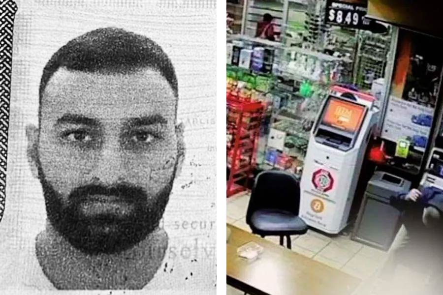 জর্জিয়ায় একটি কনভেনিয়েন্স স্টোরে আংশিক সময়ের জন্য কাজ করতেন বিবেক সাইনি। বিটেক পাশ করে দু’বছর আগে আমেরিকায় গিয়েছিলেন তিনি। বিজনেস অ্যাডমিনিস্ট্রেশনে স্নাতকোত্তরে ভর্তি হন।