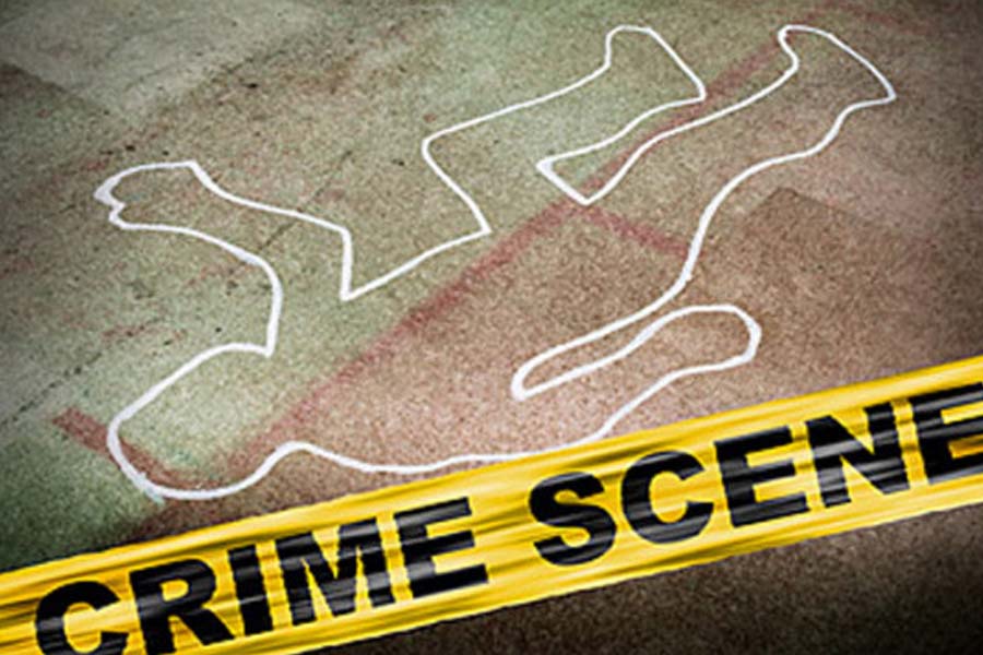 গত বছরের নভেম্বরে আরও এক ভারতীয় পড়ুয়ার অস্বাভাবিক মৃত্যু হয়েছিল। তাঁর নাম ছিল আদিত্য আদলাখা। সিনসিনাটি বিশ্ববিদ্যালয়ে পিএইচডি করছিলেন তিনি। গাড়ির ভিতরে তাঁর গুলিবিদ্ধ দেহ মিলেছিল।