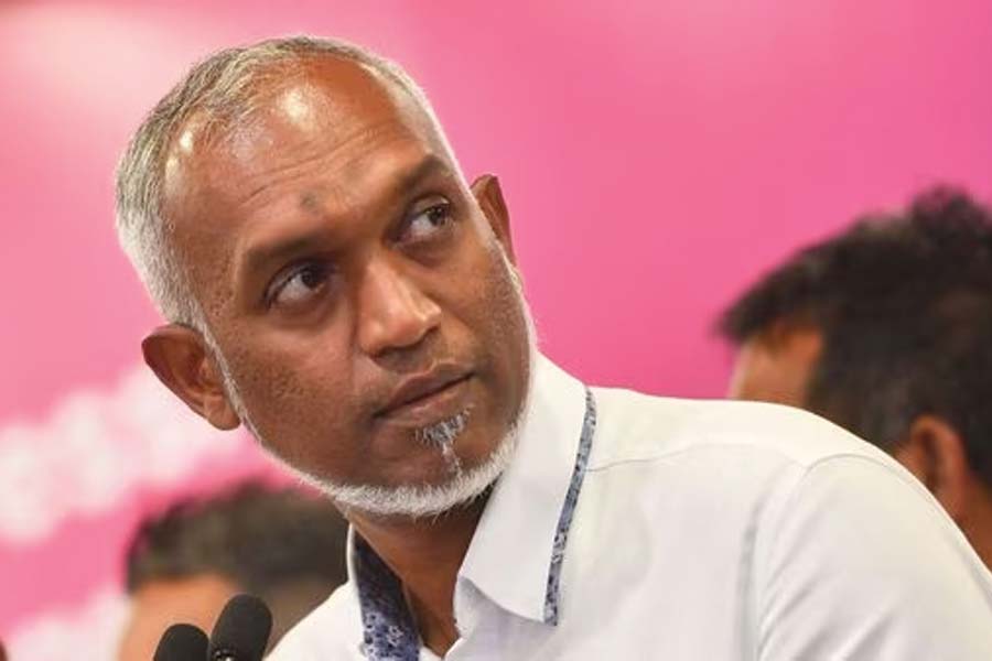 তারা মলদ্বীপকে সতর্ক করে জানিয়েছে, ঋণের দায়ে ফেঁসে যেতে পারে মুইজ্জু সরকার। ঋণ নেওয়ার নিরিখে তারা ‘বড় ঝুঁকি’র মধ্যে রয়েছে। 