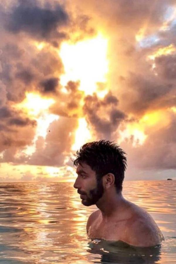 ৭) মিষ্টিজাতীয় খাবার বাদ: ফিটনেস বজায় রাখতে ডায়েট থেকে সমস্ত ধরনের মিষ্টিজাতীয় পানীয় এবং খাবার একেবারেই ছেঁটে ফেলেছেন যশপ্রীত। এমনকি, অ্যালকোহলজাতীয় কোনও পানীয়ই খান না তিনি।