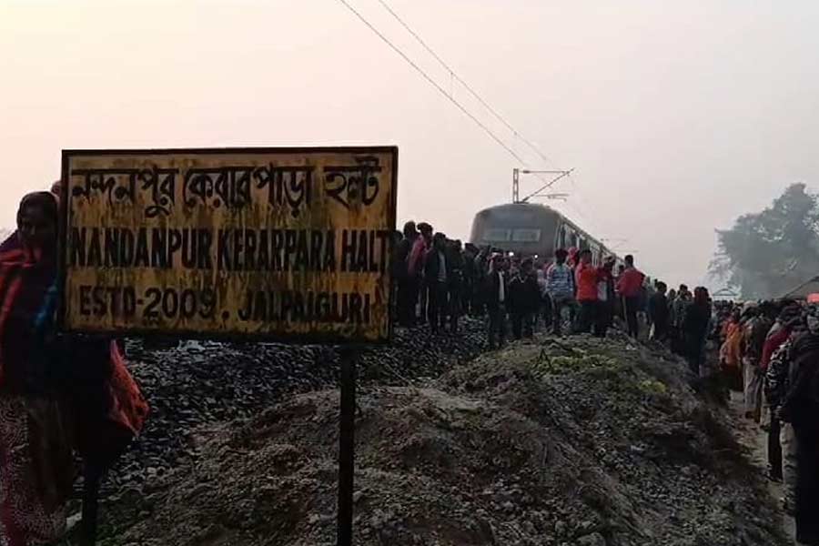 Rail blockade in Jalpaiguri, many express trains delayed for that