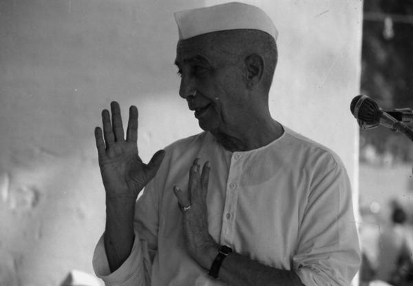 আবার তাঁকে ভারতীয় কৃষকশ্রমিকদের চ্যাম্পিয়ন প্রতিনিধি বলেও সম্বোধন করেন ইতিহাসবিদরা। ১৯৮৭ সালে তাঁর মৃত্যু হয়।