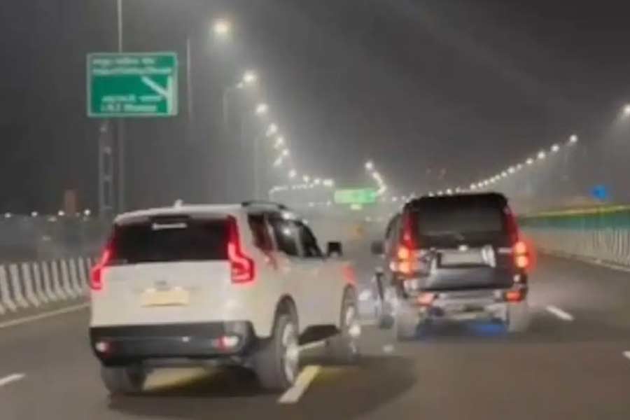 A man hits cop with SUV after he informs his father about car stunts on highway