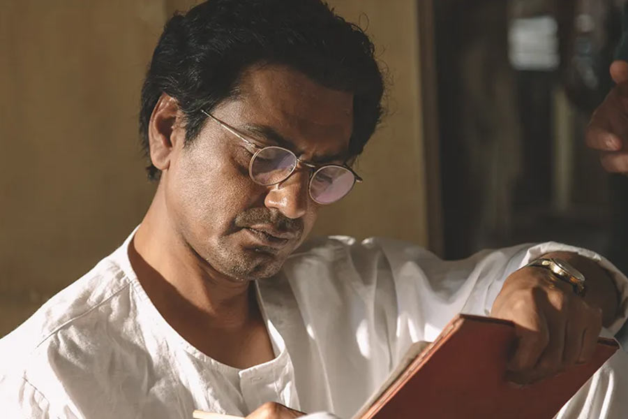 নন্দিতা দাসের পরিচালনায় ‘মান্টো’ ছবিতে মুখ্যচরিত্রে অভিনয় করতে দেখা যায় নওয়াজউদ্দিন সিদ্দিকিকে। বলিপাড়া সূত্রে খবর, এই ছবিতে অভিনয়ের জন্য কোনও পারিশ্রমিক নেননি অভিনেতা। মাত্র এক টাকার বিনিময়ে ‘মান্টো’ ছবিতে অভিনয় করেছিলেন তিনি।