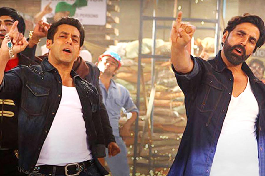 শুধুমাত্র ‘পাঠান’ নয়, ‘সন অফ সর্দার’, ‘তিস মার খান’ এবং ‘ফাগলি’ ছবিতেও কম সময়ের জন্য অভিনয় করতে দেখা যায় সলমনকে। এই ছবিগুলিতে পার্শ্বচরিত্রে অভিনয়ের জন্য কোনও পারিশ্রমিক নেননি সলমন।