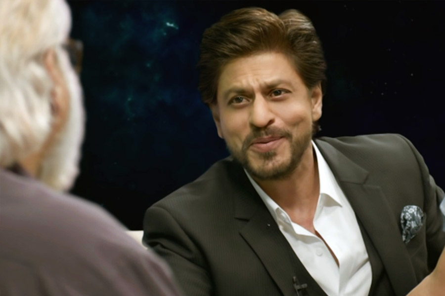 বিনা পারিশ্রমিকে একাধিক হিন্দি ছবিতে অভিনয় করেছেন শাহরুখ খানও। ‘ব্রহ্মাস্ত্র’ ছবির প্রথম পর্ব থেকে শুরু করে ‘রকেট্রি’ এবং ‘অ্যায় দিল হ্যায় মুশকিল’ ছবিতে পার্শ্বচরিত্রে অভিনয় করে কোনও পারিশ্রমিক চাননি শাহরুখ।