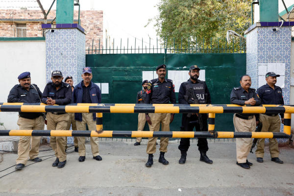 এই সময়ের মধ্যেই হতে পারে রাজনৈতিক দলগুলির ‘ঘোড়া কেনাবেচা’র খেলা। যা তুরুপের তাস হয়ে উঠবে পূর্ণাঙ্গ ফলাফলে। সরকার কে গড়বে, তা-ও নিশ্চিত হয়ে যাবে এই পর্বেই।