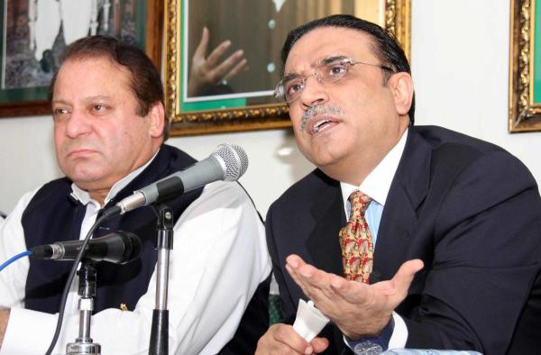 এর আগে শুক্রবার রাতে ভোটগণনার প্রবণতার আঁচ মেলার পরেই বৈঠকে বসেছিলেন বিলাবলের বাবা তথা প্রাক্তন পাক প্রেসিডেন্ট আসিফ আলি জারদারি এবং শরিফ। 