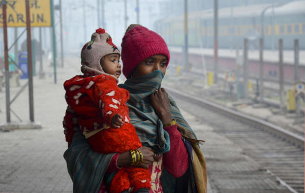 এই পরিস্থিতিতে দক্ষিণবঙ্গে আবার নতুন করে বৃষ্টির পূর্বাভাস দিল হাওয়া অফিস।