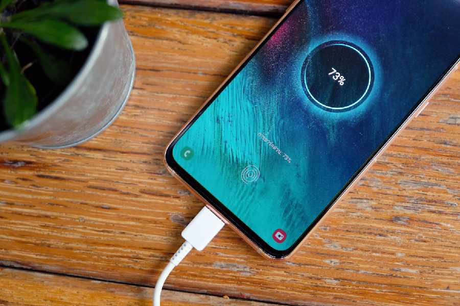 Top five tricks to charge your android phone faster