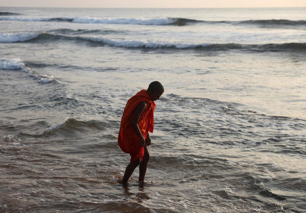 হারানো ছেলের ঘরে ফেরার আনন্দ যে এ ভাবে বিষাদে পরিণত হবে, তা কল্পনাতেই আসেনি সিংহ দম্পতির।