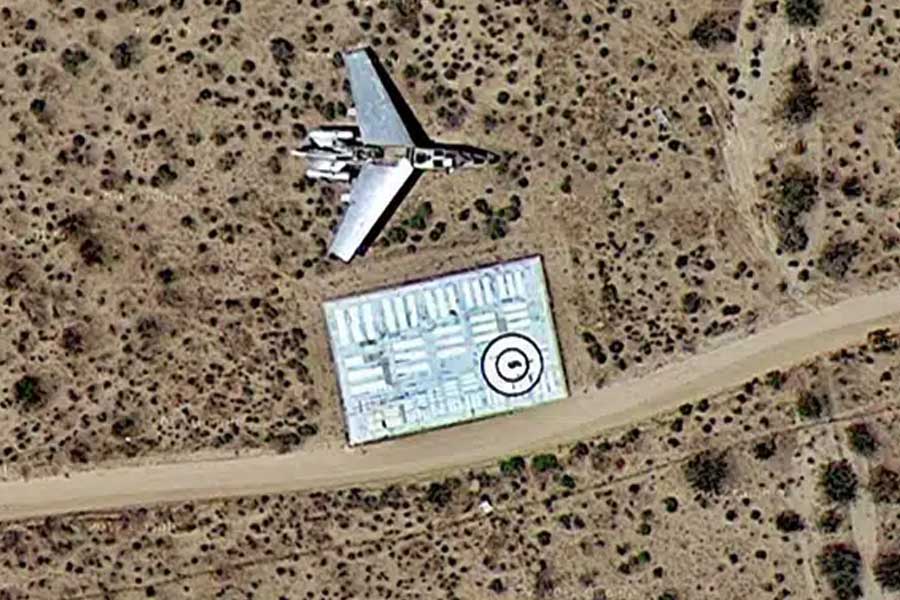 আমেরিকার ক্যালিফর্নিয়ার মোজাভে মরুভূমির কাছে রয়েছে এই ‘বারকোড’গুলি। অ্যাসফল্টের উপর সাদা এবং কালো রং ব্যবহার করে এগুলি আঁকা হয়েছে।