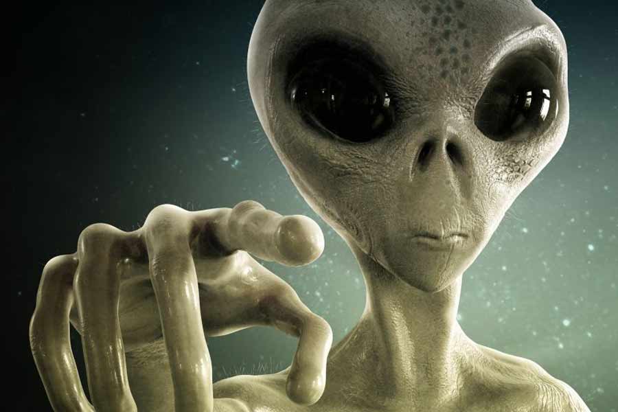 অনেকের অনুমান, ভিন্‌গ্রহীদের তথ্য পাঠাতেই নাকি ধু ধু মরুভূমির মাঝে বারকোড তৈরি করেছিল আমেরিকা। একাংশের দাবি এই দাগগুলির নেপথ্যে রয়েছে অন্য রহস্য। 