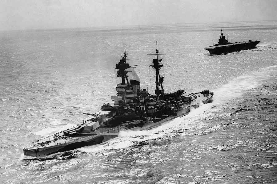 আমেরিকার বায়ুসেনা নিজেদের নিরাপত্তার জন্য নানা ধরনের ক্যামেরা তৈরি করছিল যার মাধ্যমে অনেক দূর থেকে নিখুঁত ছবি তোলা যায়।