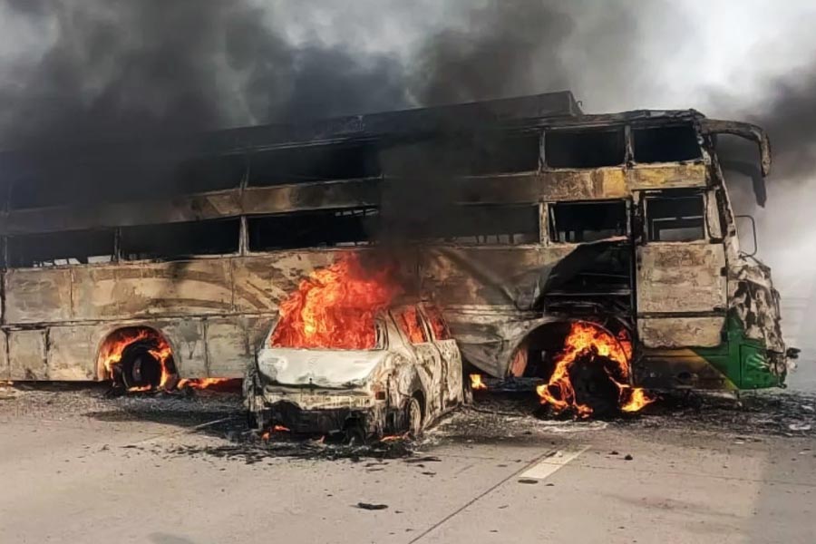 Bihar-Delhi bus carrying 40 collides with car in Uttar Pradesh, five people dead