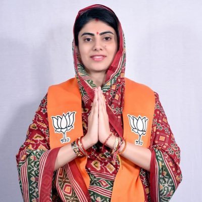 জাডেজার বাবা ওই সংবাদমাধ্যমকে জানিয়েছেন যে, ছেলেকে ক্রিকেটার বানানোই তাঁর জীবনের মস্ত একটা ভুল ছিল।