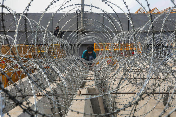 হরিয়ানার মনোহর লাল খট্টর সরকার ইন্টারনেট পরিষেবা বন্ধ রাখার কথা জানিয়ে বিজ্ঞপ্তিও জারি করেছে।