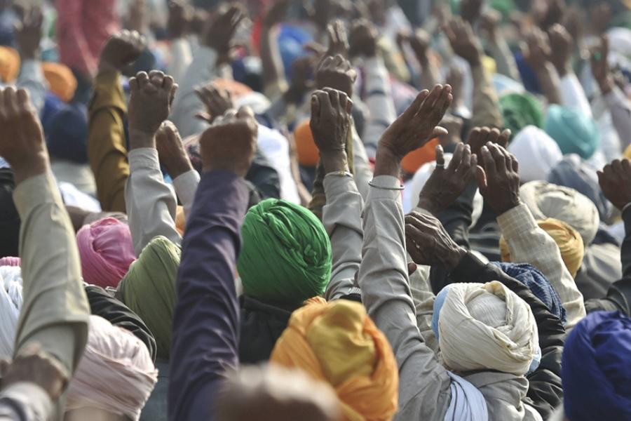 একাধিক দাবি নিয়ে পথে নামার হুঁশিয়ারিও দিয়েছেন তাঁরা। জানা গিয়েছে, ২০০টির বেশি কৃষক সংগঠন আন্দোলনে শামিল হবে। 