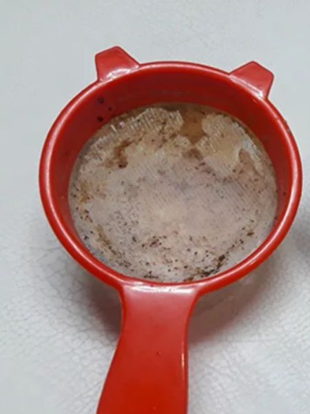 know few easy tricks to clean dirty tea strainer dgtl
