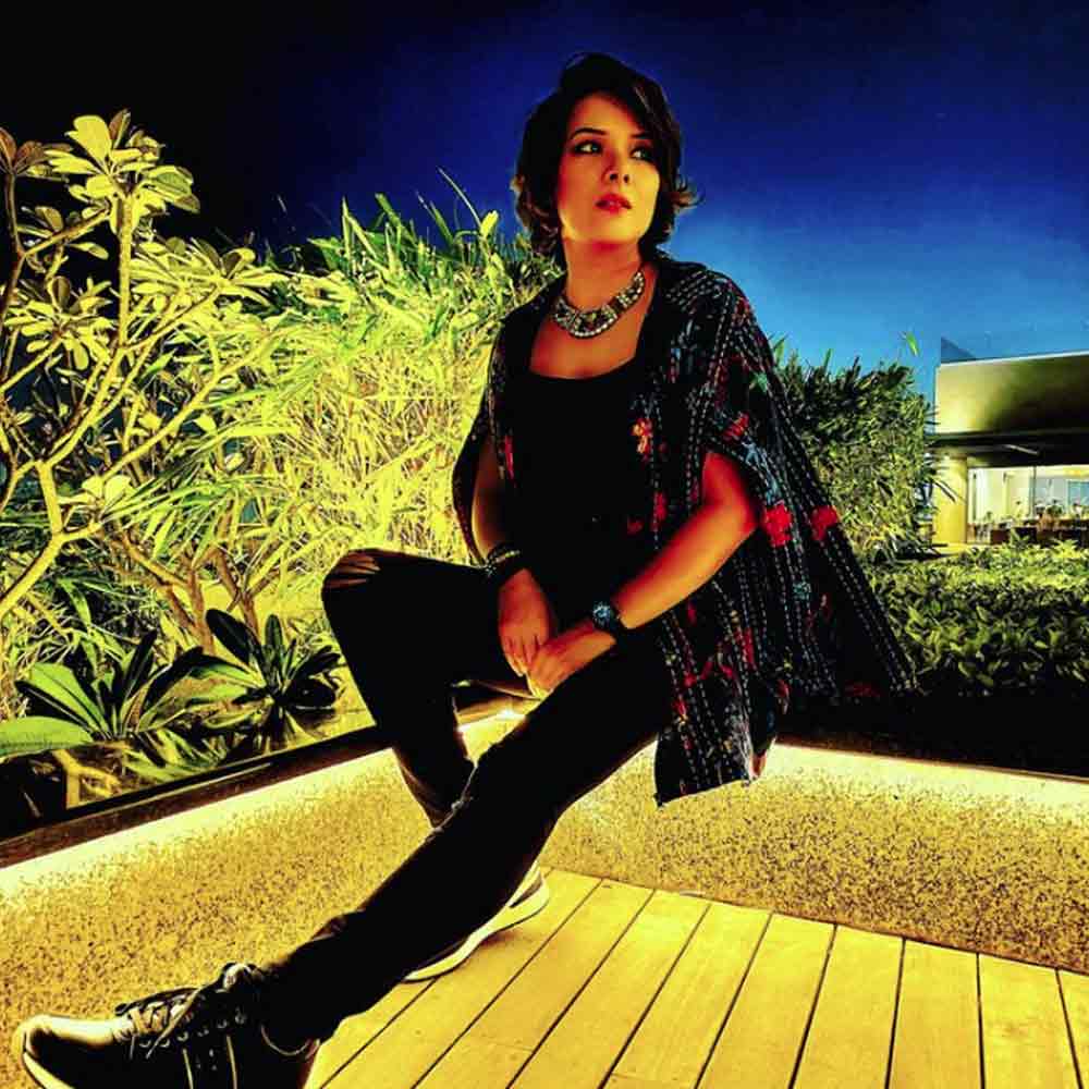 মডেলিং জগতে তখন সাফল্যের চূড়ায় রয়েছেন উদিতা। হাতে একের পর এক কাজের প্রস্তাব। এই সময়েই মডেলিং থেকে ধীরে ধীরে অভিনয়ের দিকে আগ্রহ তৈরি হয় তাঁর। অডিশনও দিতে শুরু করেন তিনি।