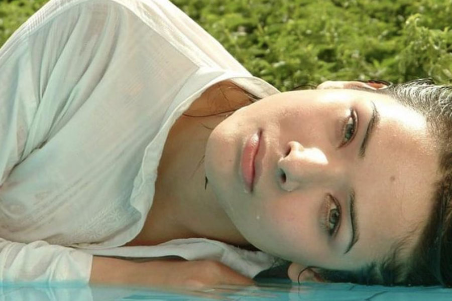 অভিনয় থেকে দূরে সরে গিয়ে গানবাজনার দিকে ঝুঁকে পড়েন উদিতা। ডিস্কো জকি (ডিজে) হিসাবে কেরিয়ার শুরু করেন তিনি।